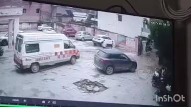 जलालपुर: जलालपुर नगर के बैंक से पैसा निकालकर घर जा रहे बुजुर्ग से ठग ने उड़ाए ₹24000