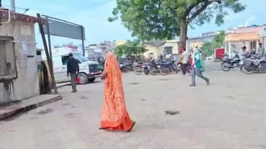 चिखली: कुआँ बस स्टैंड पर हुई दुर्घटना में एक व्यक्ति गंभीर रूप से घायल, अस्पताल में भर्ती