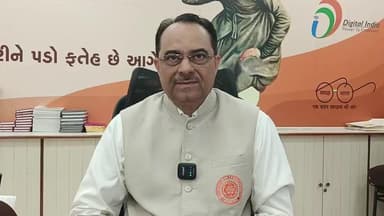 ચોરાસી: સુરત ની વીર નર્મદ યુનિવર્સિટી ખાતે પરીક્ષામાં ગેરરીતી થવા ના મામલે હવે થી વિદ્યાર્થીઓ પાસે દંડ ભરવા ની કરવાઈ કરવા માં.