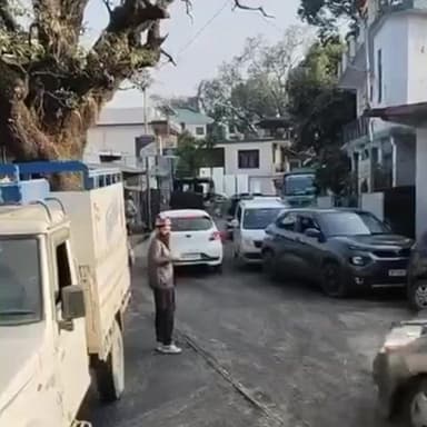 भोरंज: सुलगवान में बेतरतीब खड़े वाहनों के कारण लगा यातायात जाम