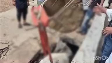 લુણાવાડા: વોર્ડ નંબર ચારમાં ગટરમાં પડેલ આખલાને બહાર કાઢવામાં આવ્યો