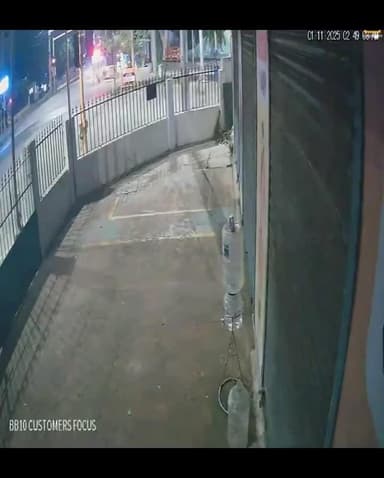 எழும்பூர்: சென்னை சேத்துப்பட்டு சிக்னல் ஈகா தியேட்டர் அருகே டேங்கர் லாரி மோதி காரில் வந்தவர் ஒருவர் பலி இருவர் படுகாயம் மோதிய லாரி டிரைவர் கைது செய்து விசாரணை