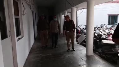 रुद्रपुर: शिक्षिका सुषमा पंत उर्फ सन्नो की जलकर हुई मौत के मामले में पुलिस ने केयरटेकर को गिरफ्तार कर न्यायालय में पेश किया