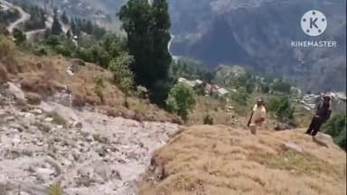 मुनस्यारी: तहसील बंगापानी के ग्राम सभा पथरकोट तोक में सुरक्षा दीवार क्षतिग्रस्त, 30 परिवारों को हो रही परेशानी