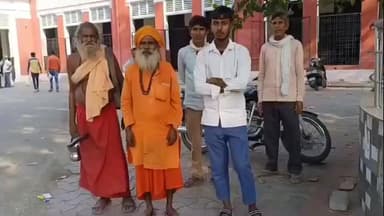 तिलहर: रोजा के सिसौआ गांव के बाबा ने पुलिस अधीक्षक को शिकायत देकर दबंगों पर झोपड़ी में आग लगाने का आरोप लगाया