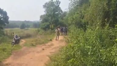 ଭୁବନେଶ୍ବର ମ୍ୟୁନିସିପାଲଟି କର୍ପୋରେସନ: ଚନ୍ଦକା ଜଙ୍ଗଲ ରୁ ନର କଙ୍କାଳ ଉଦ୍ଧାର ଘଟଣା,ଅଭିଯୁକ୍ତଙ୍କୁ ଧରି କ୍ରାଇମ୍ ସିନ ରିକ୍ରିଏସନ୍ କରିଛି ପୋଲିସ