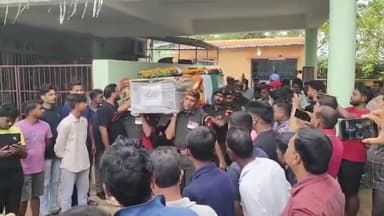 ଯାଜପୁର: ଖଣ୍ଡରା ଜନ୍ମମାଟିରେ ପହଞ୍ଚିଲା ସହୀଦ ଚିତ୍ତ ରଞ୍ଜନ ଦାସଙ୍କ ମର ଶରୀର,ଜିଲ୍ଲା ପୋଲିସ ଗାର୍ଡ ଅଫ ଅନର ପ୍ରଦାନ,ଗାଁ ମାଟିରେ ଶେଷକୃତ୍ୟ ସମ୍ପନ୍ନ