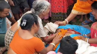 খয়রাশোল: টোটো চার্জ দিতে গিয়ে বিদ্যুৎস্পৃষ্টে মৃত্যু যুবকের, স্তব্ধ কদমডাঙ্গা গ্রাম