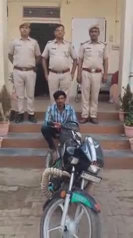 हिण्डौन: नई मंडी पुलिस ने रुंधकापुरा से मोटरसाइकिल चोरी के आरोपी को किया गिरफ्तार, चोरी की मोटरसाइकिल बरामद