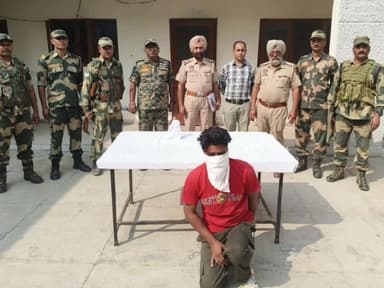 ਬਟਾਲਾ: ਡੇਰਾ ਬਾਬਾ ਨਾਨਕ ਪੁਲਿਸ ਅਤੇ ਬੀਐੱਸਐੱਫ ਨੇ ਇੱਕ ਨੌਜਵਾਨ ਨੂੰ ਪਿਸਤੌਲ ਅਤੇ ਜ਼ਿੰਦਾ ਕਾਰਤੂਸ ਸਮੇਤ ਕੀਤਾ। ਗ੍ਰਿਫਤਾਰ ਮਾਮਲਾ ਦਰਜ।