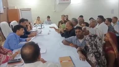 अमेठी: विवाह समारोह पर संकट: ठेंगहा के ग्रामीणों ने कहा- रास्ते में खड़ा नीम का पेड़ बन रहा है बड़ी समस्या