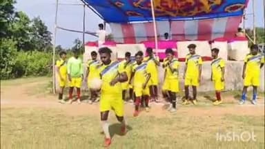 कुकड़ू: तिरुलडीह और ईचागढ़ पुलिस ने किया मैत्री फुटबॉल मैच का आयोजन, ईचागढ़ ने जीत दर्ज की