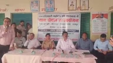 अमृतपुर: आसमपुर प्राथमिक विद्यालय में ग्राम चौपाल लगाकर जिला अधिकारी ने विकास कार्यों की की समीक्षा