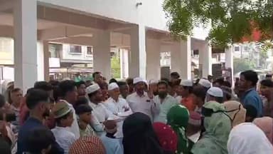 धुळे: हमालमापाडी परिसरात जनावर चोरीच्या संशयावरून तरुणांना मारहाण; संतप्त नागरिकांनी आझादनगर पोलिसांकडे कठोर कारवाईची मागणी