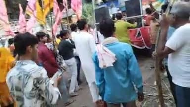 रहटगांव: रहटगांव में श्याम प्रेमियों ने निकाली भव्य ध्वज यात्रा, जगत जी ने पुष्प वर्षा कर किया स्वागत