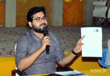 போடிநாயக்கனூர்: போடி தனியார் திருமண மண்டபத்தில் வாக்காளர் பட்டியல் SIR பணிகள் மேற்கொள்ள BLOக்களு க்கு கலெக்டர் தலைமை யில் பயிற்சி நடந்தது.