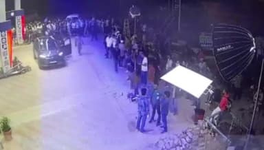 रेवाड़ी: बावल में चल रही बॉलीवुड फिल्म की शूटिंग, देखने के लिए उमड़ी लोगों की भीड़