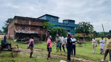 इटखोरी: सिंदुआरी कला गांव में सीओ ने रास्ता विवाद स्थल की जांच की, दोनों पक्षों से बातचीत कर मामला सुलझाया