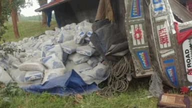 पालकोट: बघिमा लोहा पुल के पास सीमेंट से लदा ट्रक दुर्घटनाग्रस्त, चालक बाल-बाल बचा