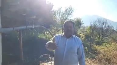 निरमंड: टिक्करी केंची में हाहाकार, बिना हेल्पर और पानी के कर्मचारी खुद धो रहे दूध की टंकिया