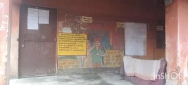 छौड़ाही: सामुदायिक भवन भोजा में चुनाव को लेकर मतदान केंद्र पर व्यवस्था का कार्य जारी