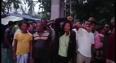 নগাঁও: ধিঙৰ আহোম গাঁৱত ৰাইজৰ তীব্ৰ প্ৰতিবাদ,সংখ্যালঘু সংগ্ৰাম পৰিষদৰ নেতা মোছাব্বিৰ আলী আহমেদৰ বিৰুদ্ধে এই প্ৰতিবাদ