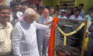 ಹಳಿಯಾಳ: ಮಂಗಳವಾಡ ಗ್ರಾಮದ ಚರ್ಚ್ ಹತ್ತಿರದಿಂದ ಪಾಳಾ ಗ್ರಾಮದ ಕ್ರಾಸ್ ವರೆಗೆ ರಸ್ತೆ ಸುಧಾರಣಾ ಕಾಮಗಾರಿಗೆ ಚಾಲನೆ