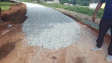 कोलेबिरा: लरबा में नहर और सड़क के घटिया निर्माण पर दिलीप तिर्की ने जताई नाराज़गी