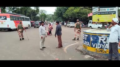 गुठनी: विधानसभा चुनाव को लेकर प्रशासन ने विभिन्न जगहों पर चलाया सघन वाहन जांच अभियान