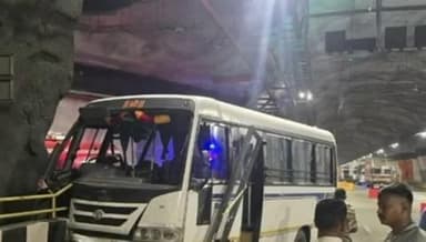 कर्जत: कर्जत येथून शेगावला दर्शनासाठी निघालेल्या भाविकांच्या बसला इगतपुरीत भीषण अपघात; दोघांचा मृत्यू