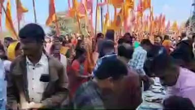 मुलताई: मुलताई में खाटू श्याम जन्मोत्सव पर निकली निशान यात्रा, कोलकाता के फूलों से बाबा का श्रृंगार