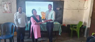 ଲାଞ୍ଜିଗଡ: କିଡିଙ୍ଗ ୟୁପି ସ୍କୁଲ୍ ଠାରେ  ୫ମାସିକ କ୍ଲଷ୍ଟର ସ୍ତରିୟ ବୋଠକ ସହ ସ୍ବାଗତ ସମ୍ବର୍ଦ୍ଧନା।