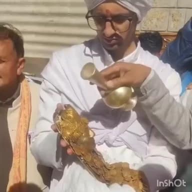 चौपाल: देवठन (एकादशी) पर्व पर चूड़धार मंदिर में शाही स्नान करते विजट महाराज, इस दौरान क्षेत्र के हजारों लोग मौजूद रहे