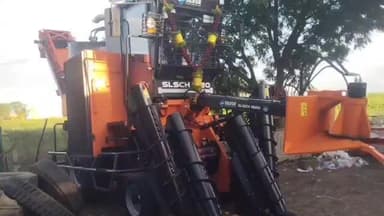 बसमत: बळेगाव पाटीवर ऊस कापणी यंत्राचे उद्घाटन आमदार राजू नवघरे व आमदार डाँ राहूल पाटील यांच्या हस्ते करण्यत आले