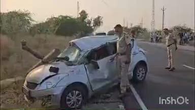 जैसलमेर: पदरोड़ा फाटा के पास सैलानियों की गाड़ी अनियंत्रित होकर विद्युत पोल से टकराई, चार हुए घायल, भणियाणा SHO ने किया निरीक्षण