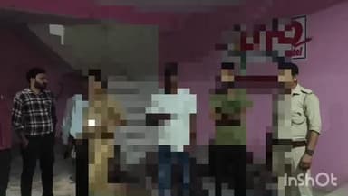 छिबरामऊ: निगम मंडी के पास चल रहे ओयो होटल में अधिकारी और पुलिस की संयुक्त टीम ने की छापेमारी, दो युवकों को दबोचा