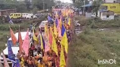 कराहल: कराहल में निकली निशान यात्रा, नाचते-गाते श्रद्धालु हुए शामिल, धूमधाम से मना बाबा श्याम का जन्मोत्सव