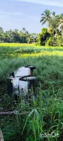 കുട്ടനാട്: തലവടി വെള്ളക്കിണർ ജംഗ്ഷനിൽ നിയന്ത്രണം തെറ്റിയ കാർ പാടത്തെ വെള്ളക്കെട്ടിലേക്ക് മറിഞ്ഞു.