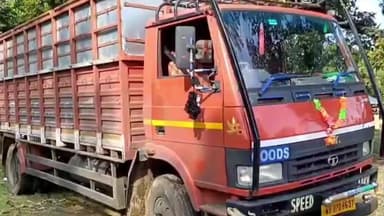 মহম্মদবাজার: গরু পাচারের আগেই কুড়িটি গরু সহ একটি লরি বাজেয়াপ্ত করল মহম্মদ বাজার থানার পুলিশ ঝাড়খন্ড বর্ডারের কাছে