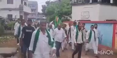 दनियावां: महागठबंधन उम्मीदवार अनिरुद्ध यादव ने दनियावां प्रखंड के गांवों में किया जनसंपर्क