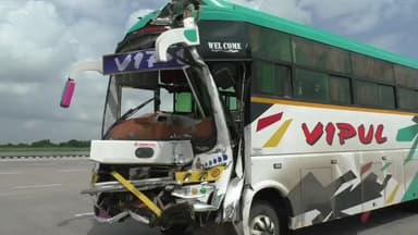 પલસાણા: કિમ થી નવસારી જતી વિપુલ ટ્રાવેલર્સ ની મીની લકઝરી બસને એક્સપ્રેસ હાઈવે ઉપર નડ્યો અકસ્માત પાંચ ઘાયલ