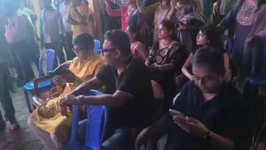 সিঙ্গুর: হুগলির চন্দননগরে জগদ্ধাত্রী পূজার নিরঞ্জন শোভাযাত্রায় উপস্থিত রাজ্যের মন্ত্রী, সিপি, মেয়র, ডেপুটি মেয়র এবং অন্যান্যরা