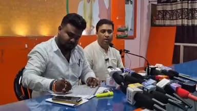 মোহনপুর: আপত্তিকর কন্টেন্ট ক্রিকেটার গ্রেপ্তার কান্ডে মানিক সরকারের বক্তব্যকে ঘিরে কৃষ্ণনগরের BJP কার্যালয়ে প্রতিবাদ যুব মোর্চার