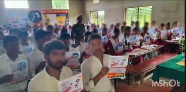 धनघटा: महुली थाना पुलिस ने पं. शिवगोपाल उपाध्याय इण्टर कालेज नाथनगर महुली में आयोजित की 'जन चौपाल'