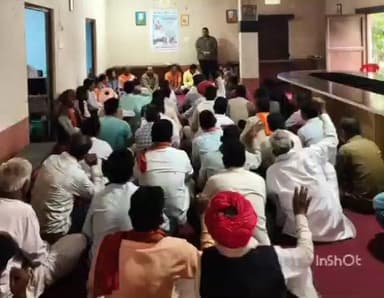 पेटलावद: झकनावदा में भारतीय जनता पार्टी ने बिरसा मुंडा जयंती को लेकर की बैठक, रूपरेखा बनाई