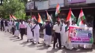 ഹൊസ്ദുർഗ്: പെൻഷൻ പരിഷ്കരണം അട്ടിമറിക്കുന്നതിനെതിരെ കെ എസ് എസ് പി എ നീലേശ്വരം സബ് ട്രഷറിയിലേക്ക് പ്രതിഷേധ പ്രകടനം നടത്തി