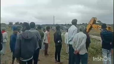 जीरन: ज़हरीले धुएं से नाराज़ ग्रामीणों ने ग्राम चंगेरी में जेसीबी से फैक्ट्री का रास्ता किया बंद, आंदोलन की चेतावनी