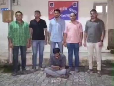 તેલઘાની વિસ્તારમાંથી 1,56,000 ના મુદ્દામાલ સાથે એક ઈસમને ઝડપી લેતી લોકલ ક્રાઈમ બ્રાન્ચ