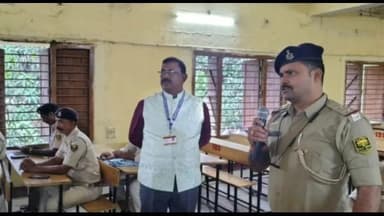 चेरिया बरियारपुर: आर.सी.एस कॉलेज मंझौल में निर्वाचन आयोग द्वारा नियुक्त प्रेक्षक ने की समीक्षा बैठक