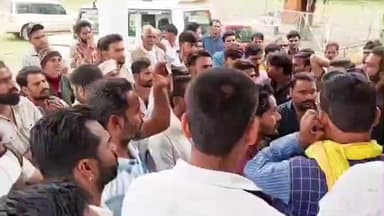 शाहगढ़: अवैध कब्जे को लेकर ग्रामवासियों ने दिया ज्ञापन